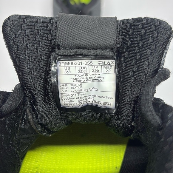 Boys Fila Tennis Shoes Sneakers Athletic Shoes Black and Yellow Boys Size 3.5 - Picture 10 of 11